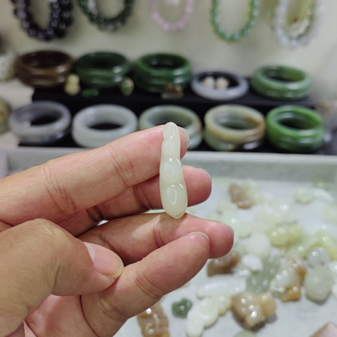 和田玉未镶嵌颈饰