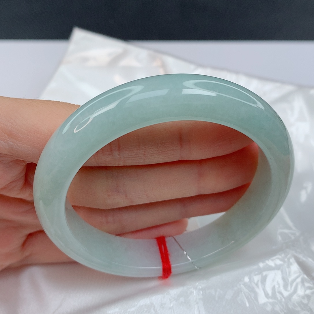 翡翠手镯未镶嵌55正圈淡绿完整