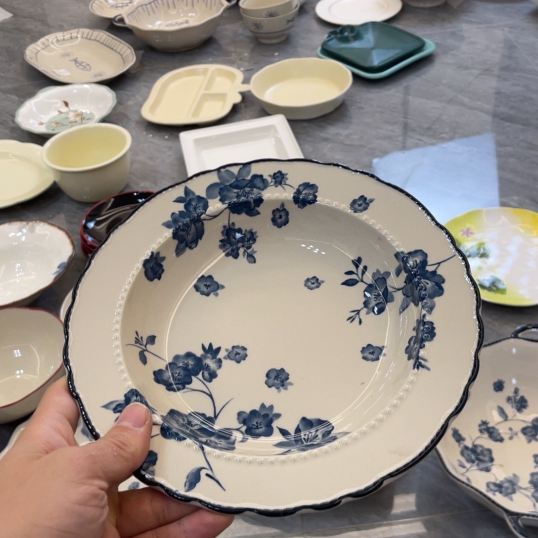 陶瓷微瑕餐具介意勿拍，满18飞！