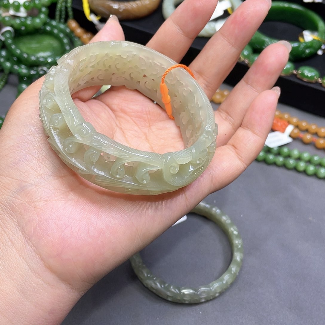 和田玉手镯60圈口64未镶嵌