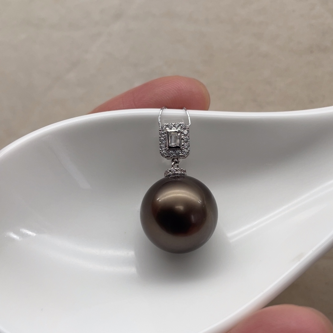 18K金镶嵌颈饰海水珍珠13.5mm