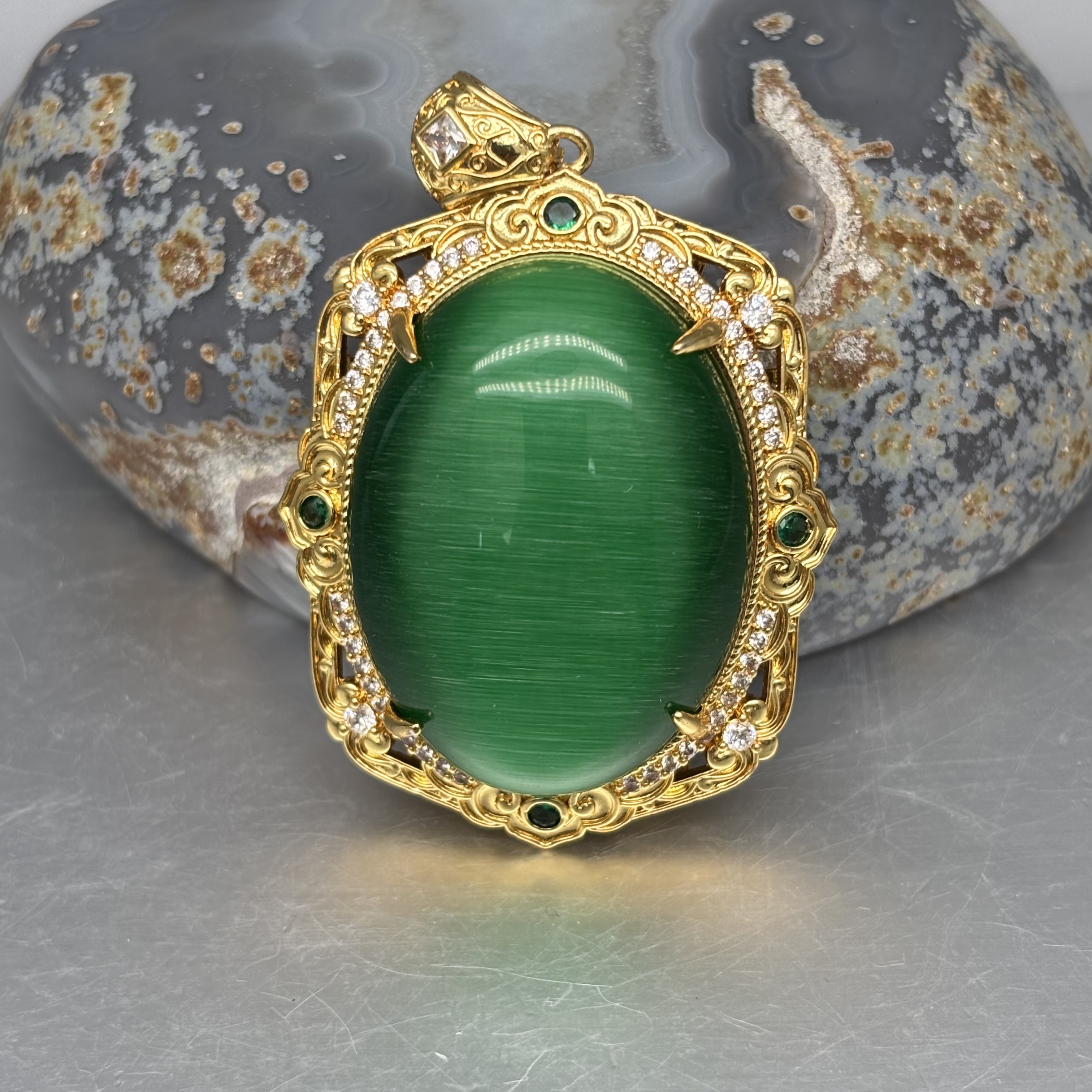 于A008猫眼吊坠首饰 新款时尚百搭男女款   多样性发其一