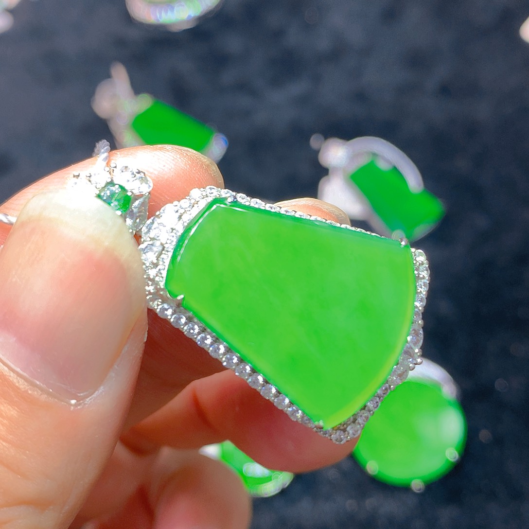 颈饰银S925镶嵌翡翠