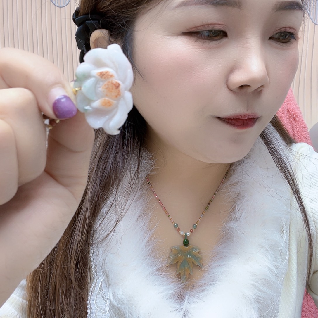 翁***少翡翠未镶嵌颈饰手链