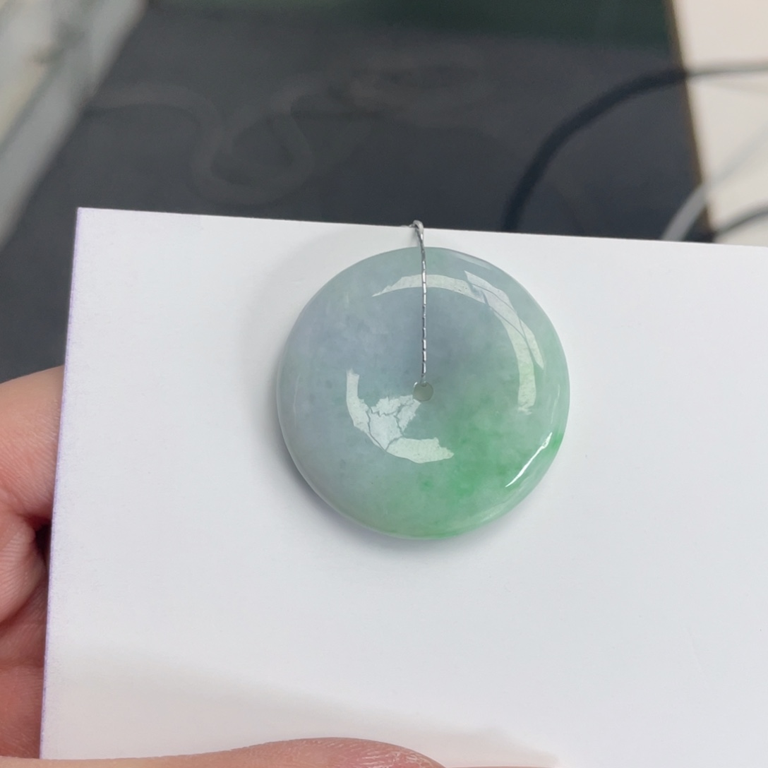 翡翠颈饰未镶嵌平安扣