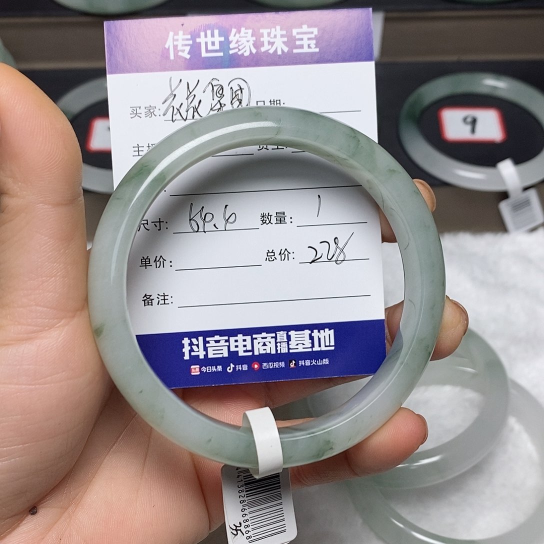 石英质玉手镯未镶嵌花****花