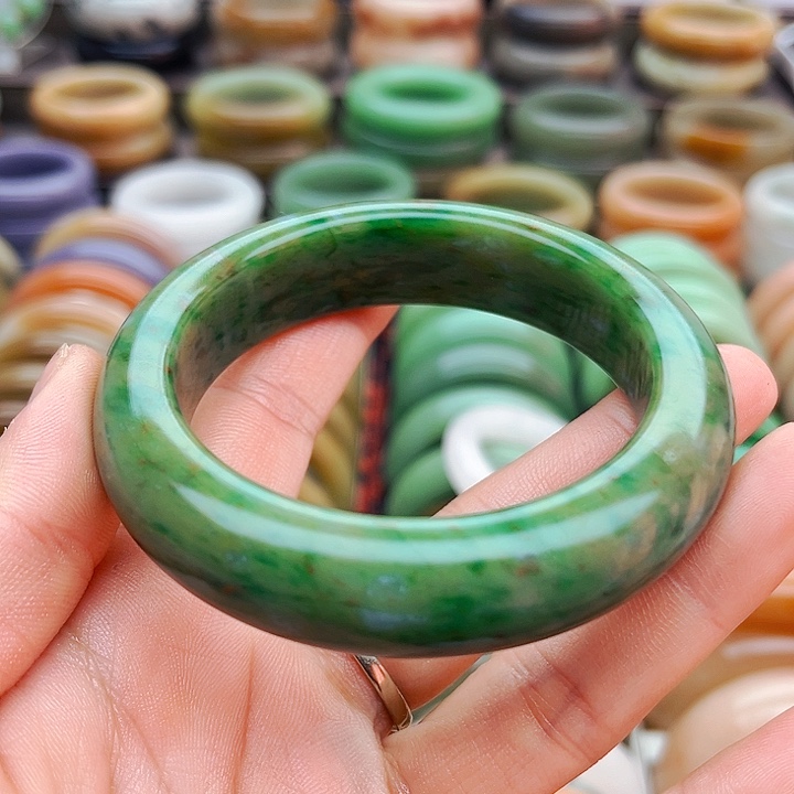 未镶嵌手镯（圆镯）石英质玉