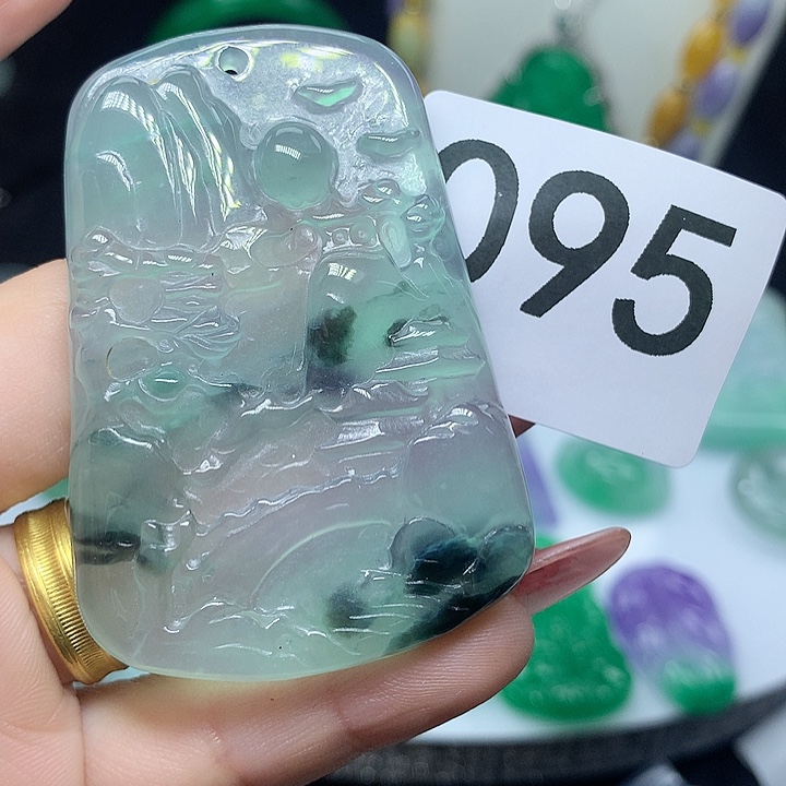 翡翠吊坠(赠链)未镶嵌