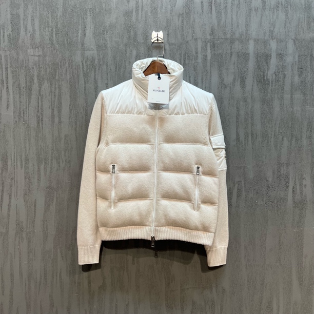 未使用 MONCLER 蒙口白色羊毛拼接羽绒外套m码 Z00759