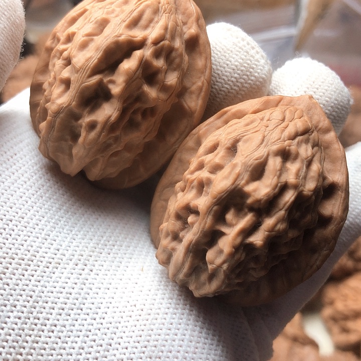 桃核吊坠大红袍狮子头