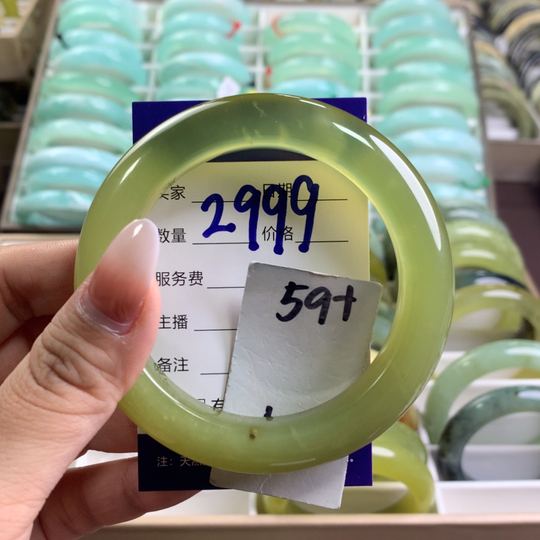 蛇纹石玉未镶嵌手镯2999