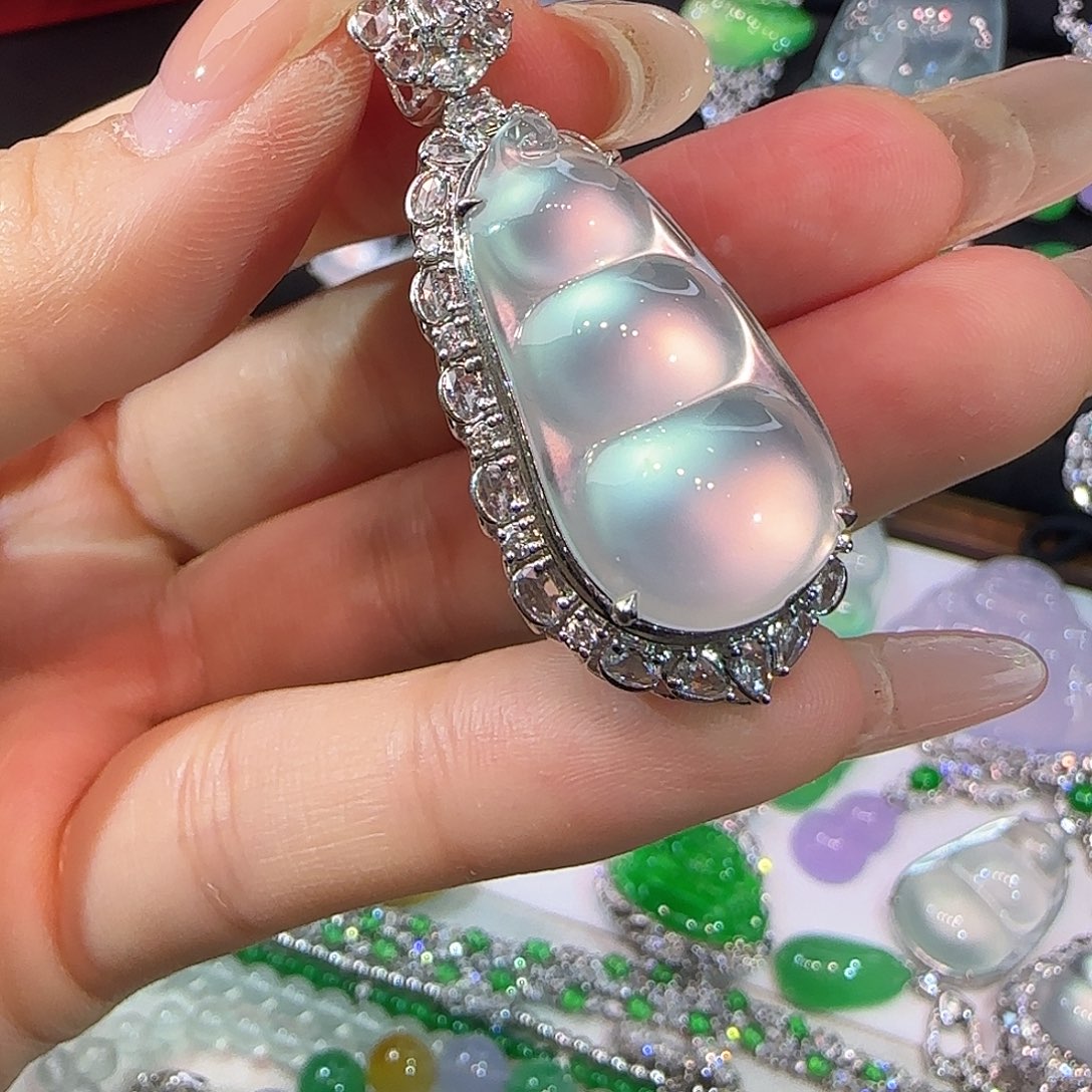 翡翠18K金镶嵌戒指