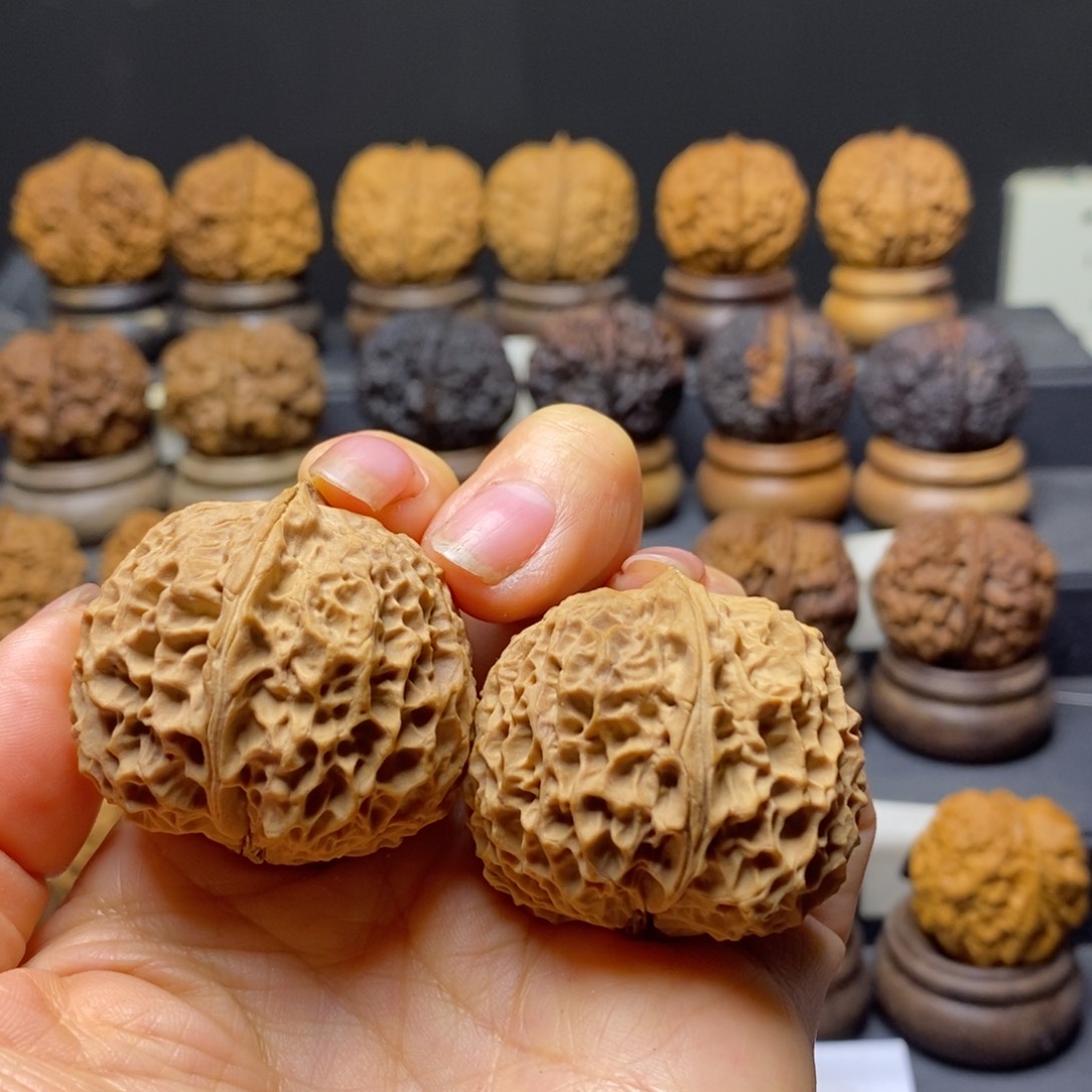 文玩核桃吊坠绣球38