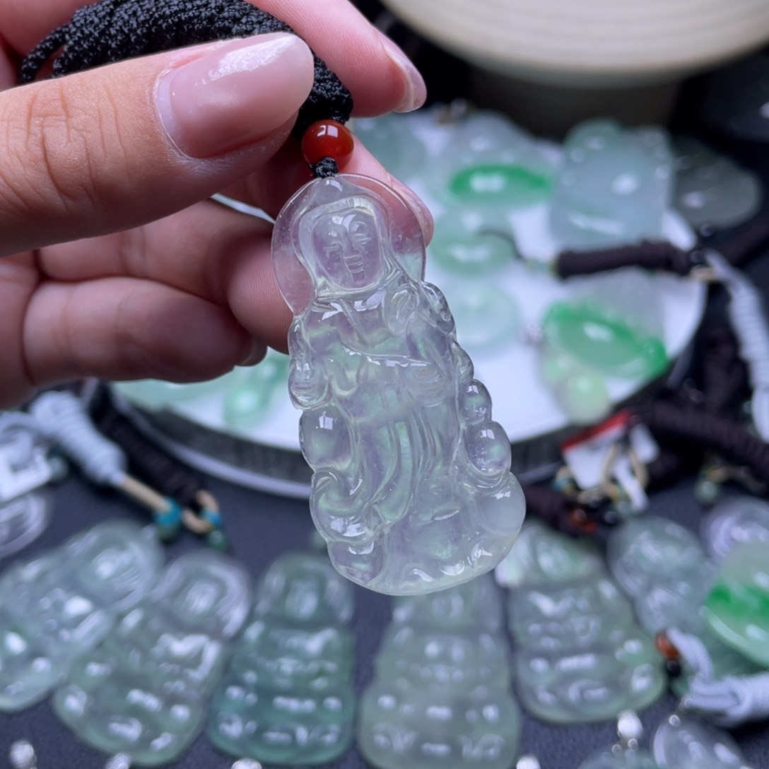 颈饰未镶嵌翡翠        