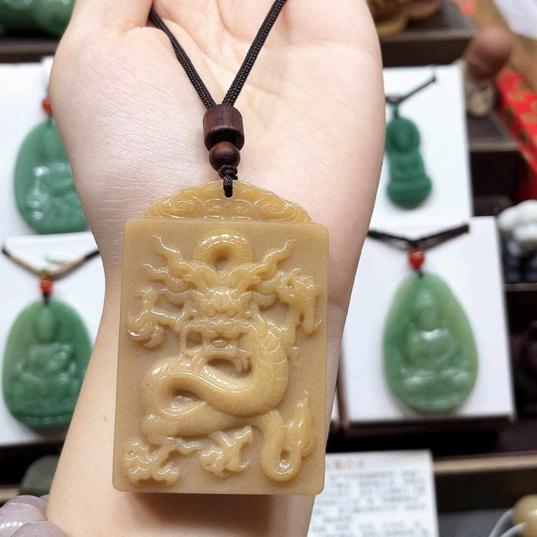 石英质玉未镶嵌颈饰
