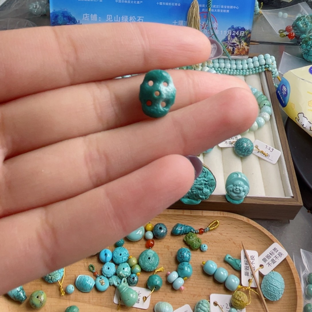 绿松石未镶嵌珠宝奇石