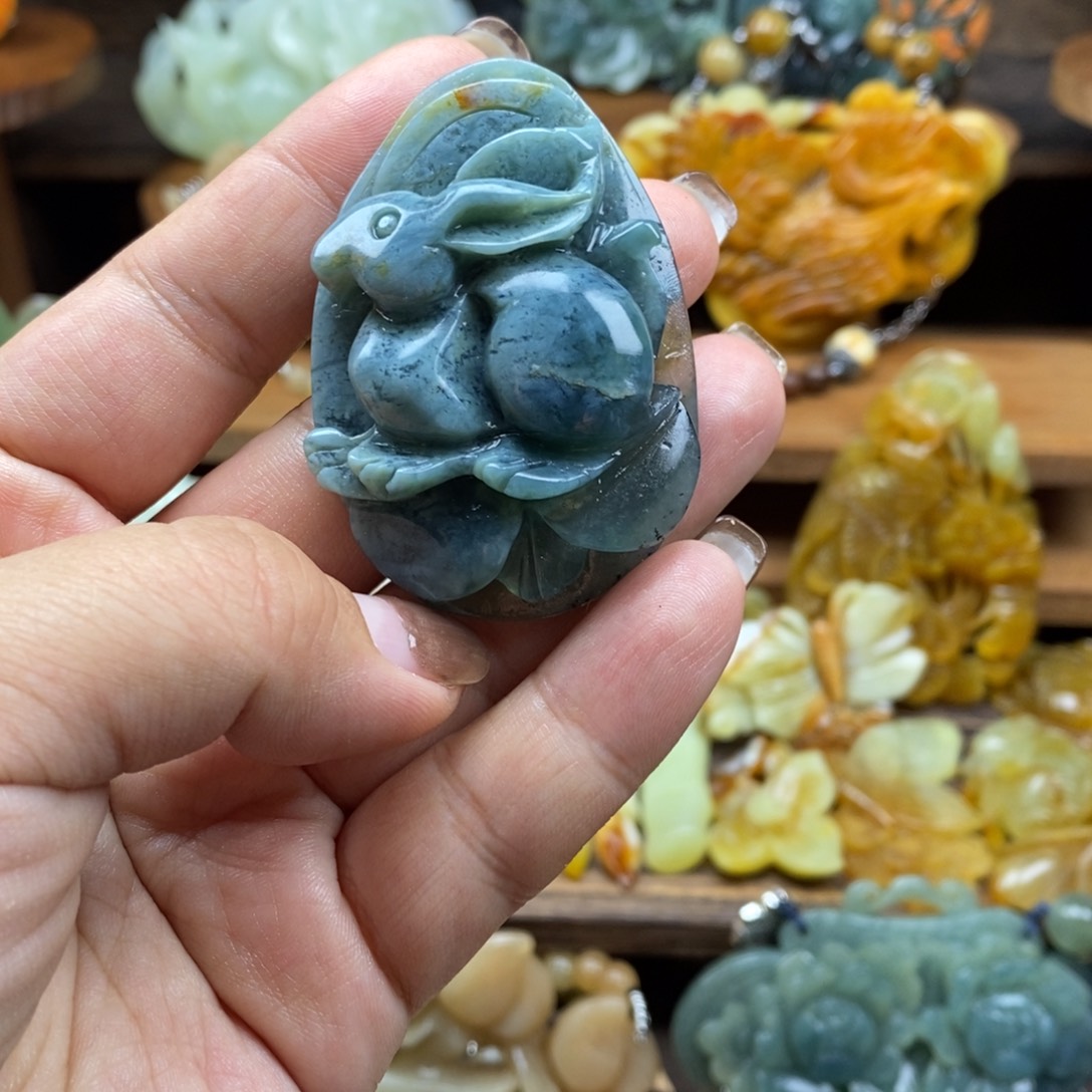 蛇纹石玉未镶嵌吊坠(不含链)微瑕