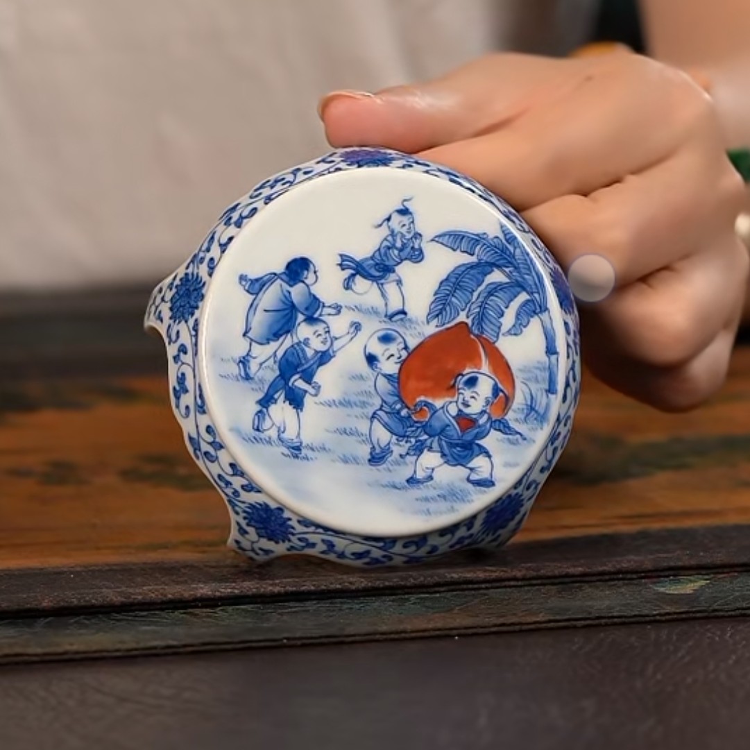 【品遗敬仁】聚澜堂手绘青花福娃献寿小板凳盖置 平面直径8 高4.5cm
