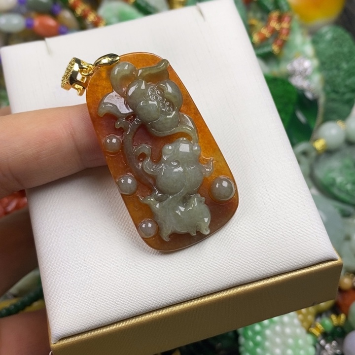 翡翠未镶嵌吊坠(赠链)