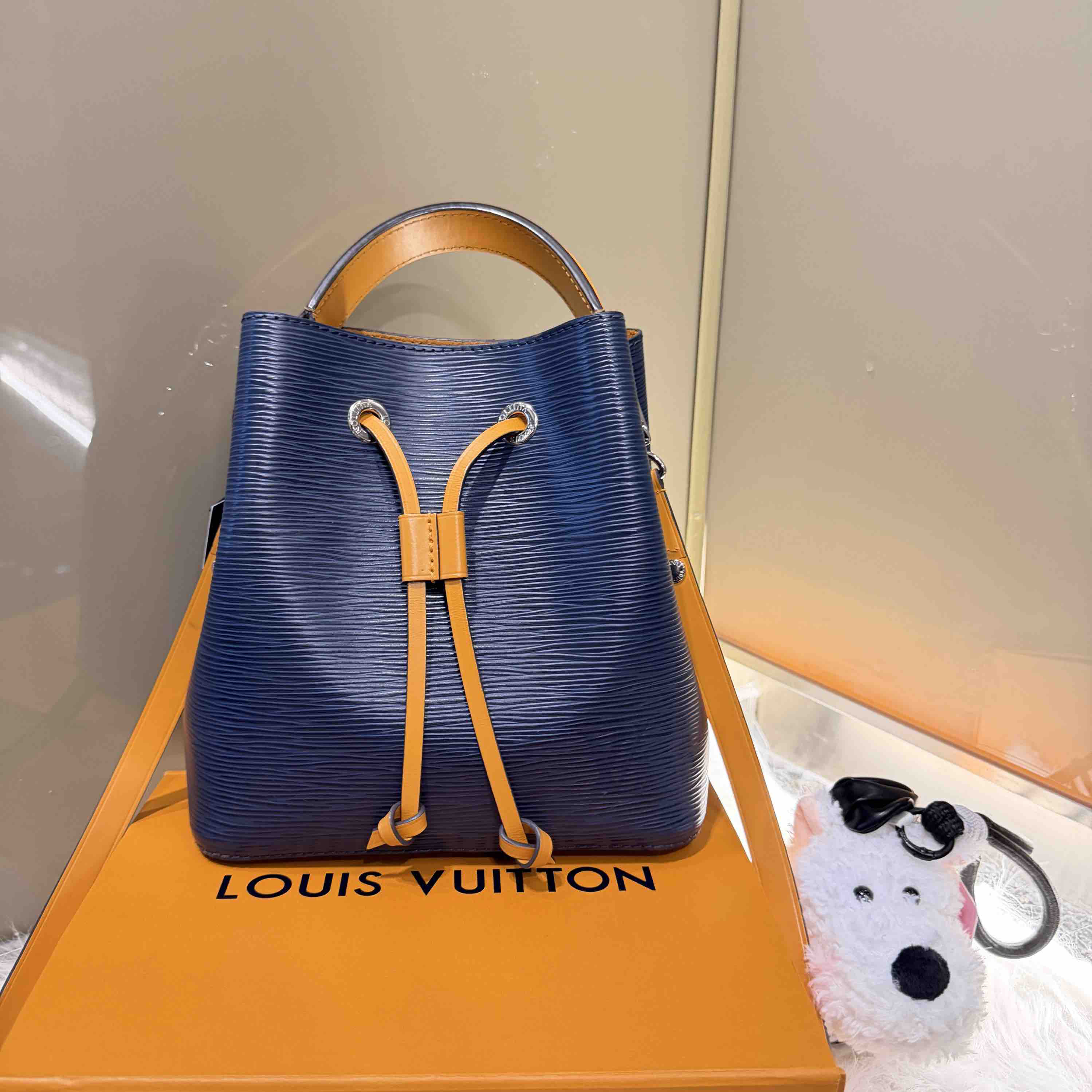 95新 LouisVuitton/路易威登 藏蓝色小水桶/6967