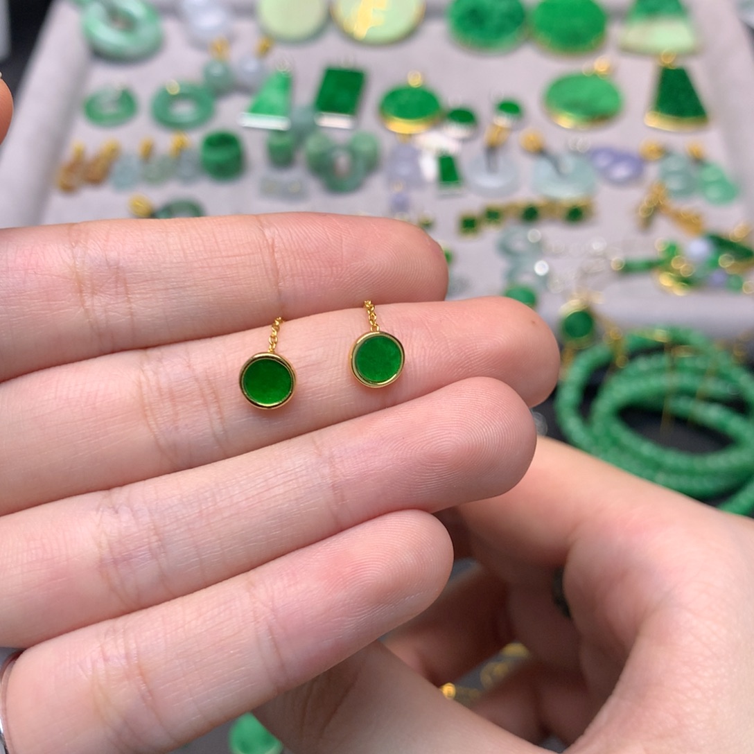 翡翠未镶嵌颈饰有纹裂