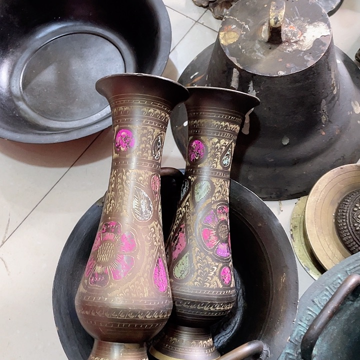 老式铜古朴典雅的两个