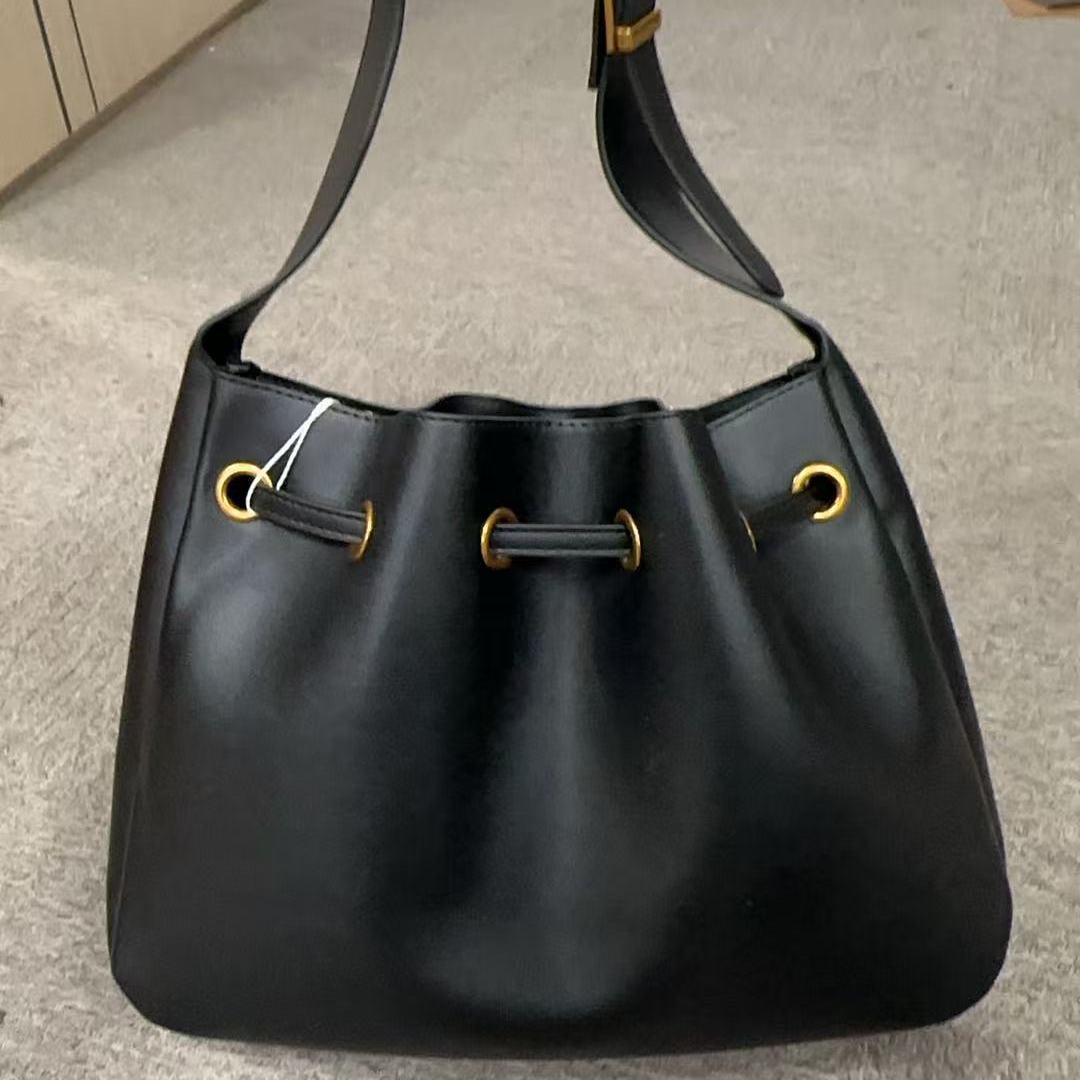 2025新款真皮女包抽绳福袋黑色