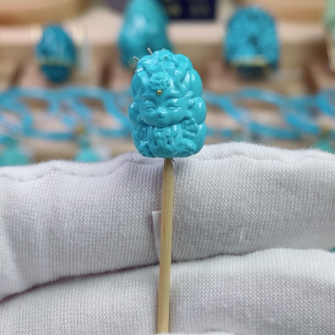 绿松石未镶嵌珠宝奇石