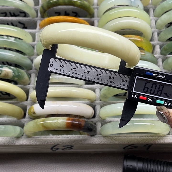 蛇纹石玉未镶嵌手镯243