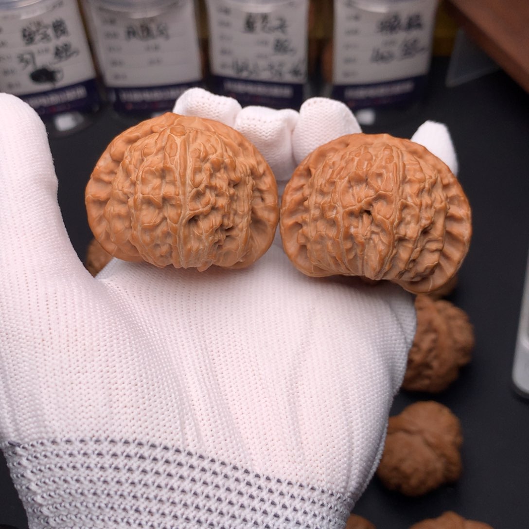 文玩核桃吊坠45白狮子