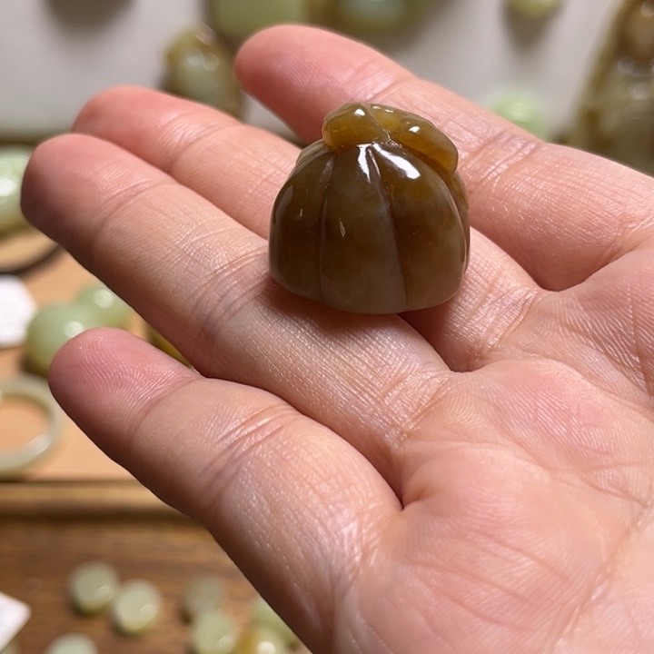 外***。和田玉未镶嵌颈饰