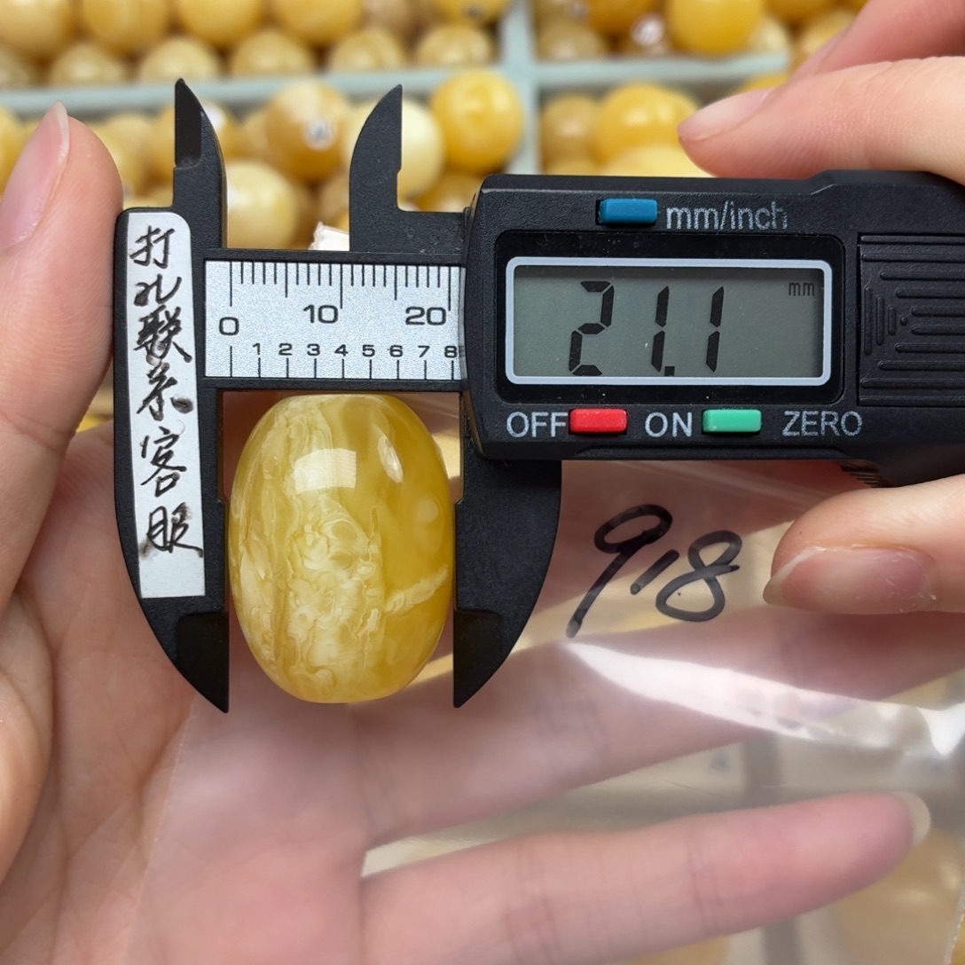 萱***麻未镶嵌蜜蜡裸石蜜蜡