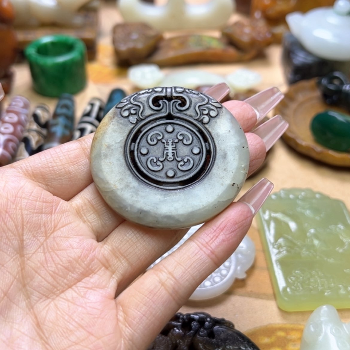 【闪购商品】蛇纹石玉颈饰未镶嵌