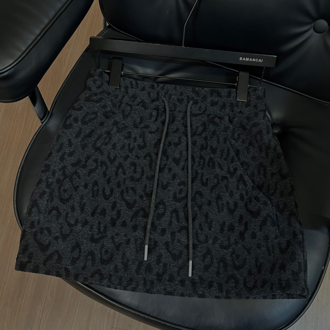 Bamancai-设计感慵懒韩版桑蚕丝羊毛复古深灰色豹纹加绒单件A裙子