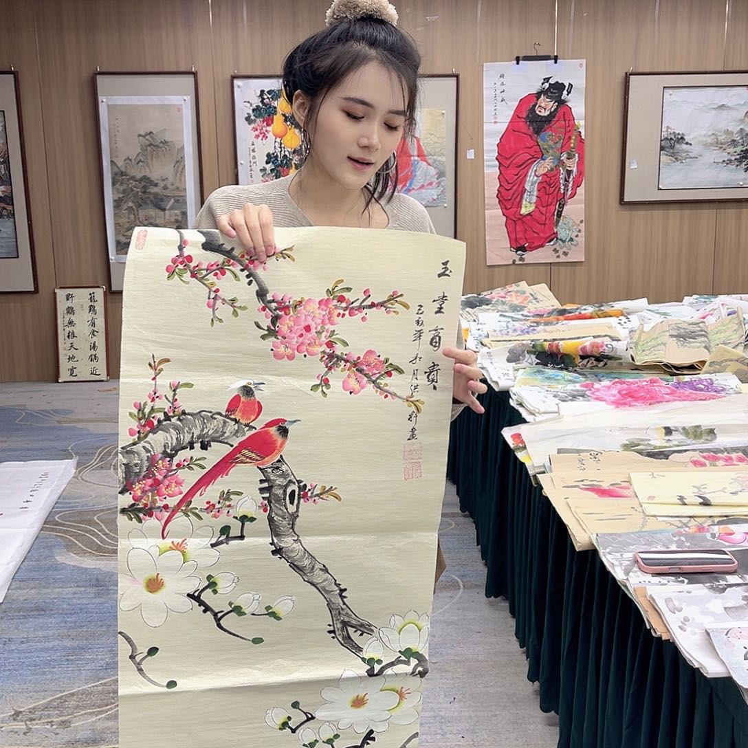 国画00后美女卖字画
