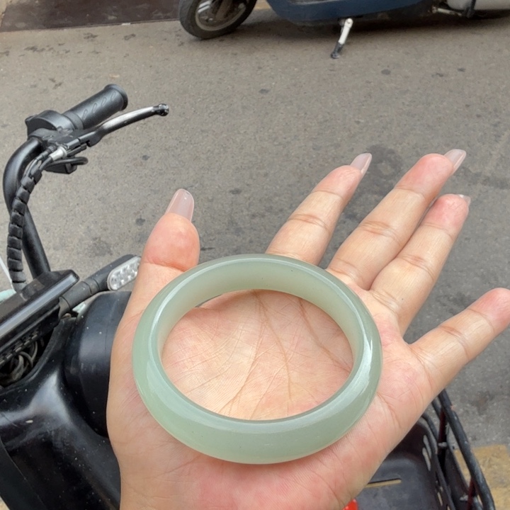 东陵石手镯未镶嵌