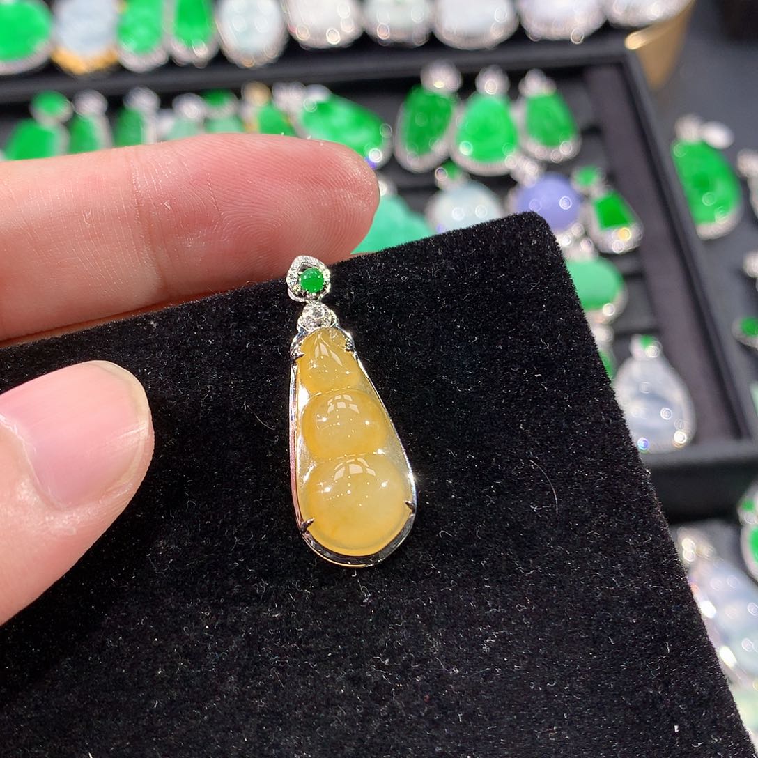 翡翠18K金镶嵌颈饰