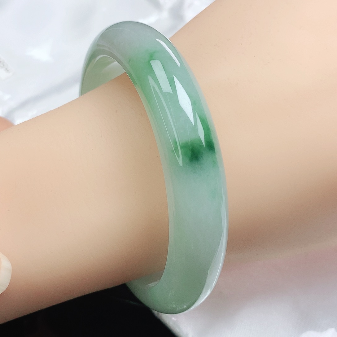 翡翠手镯未镶嵌正