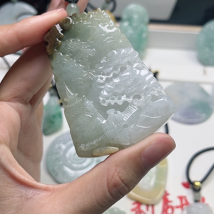 翡翠颈饰未镶嵌翡翠
