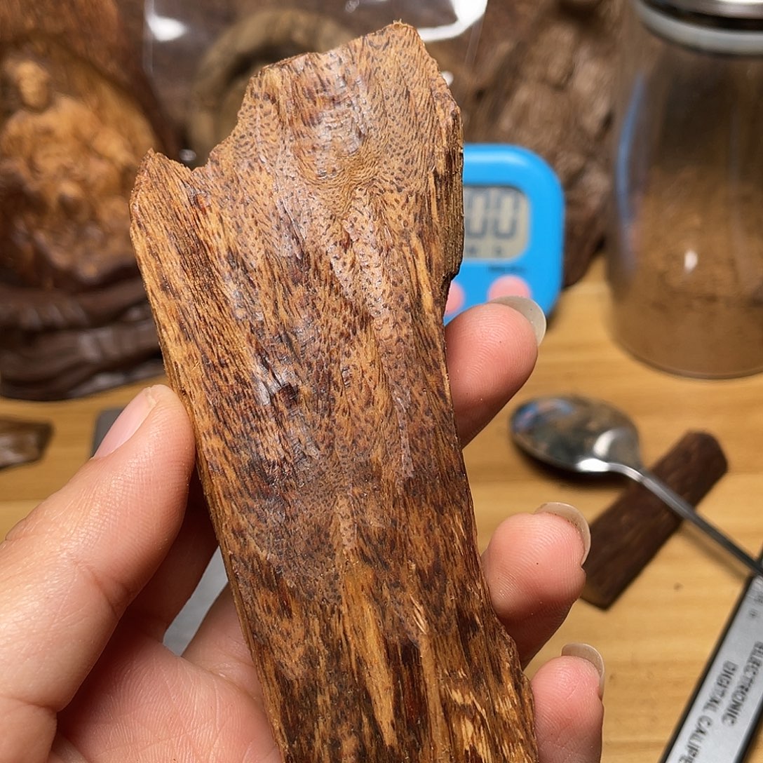 朢***海沉香达拉干原料21克