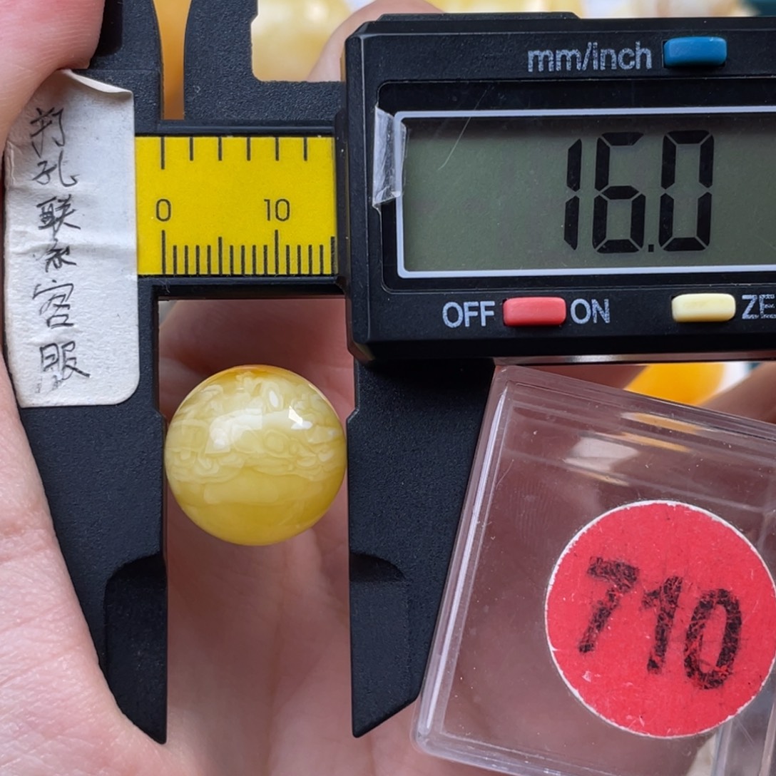****团蜜蜡未镶嵌珠宝奇石