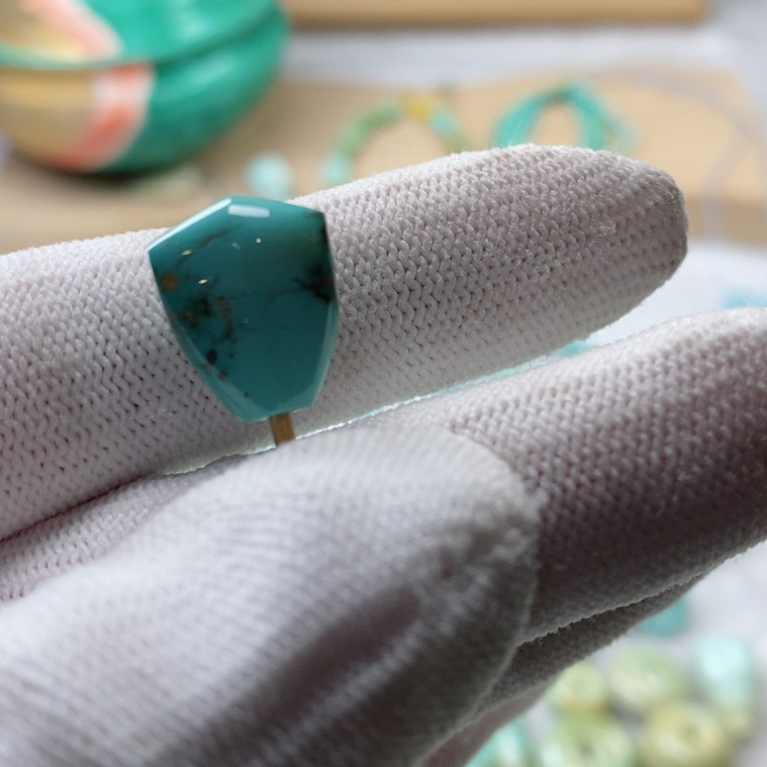 绿松石颈饰未镶嵌