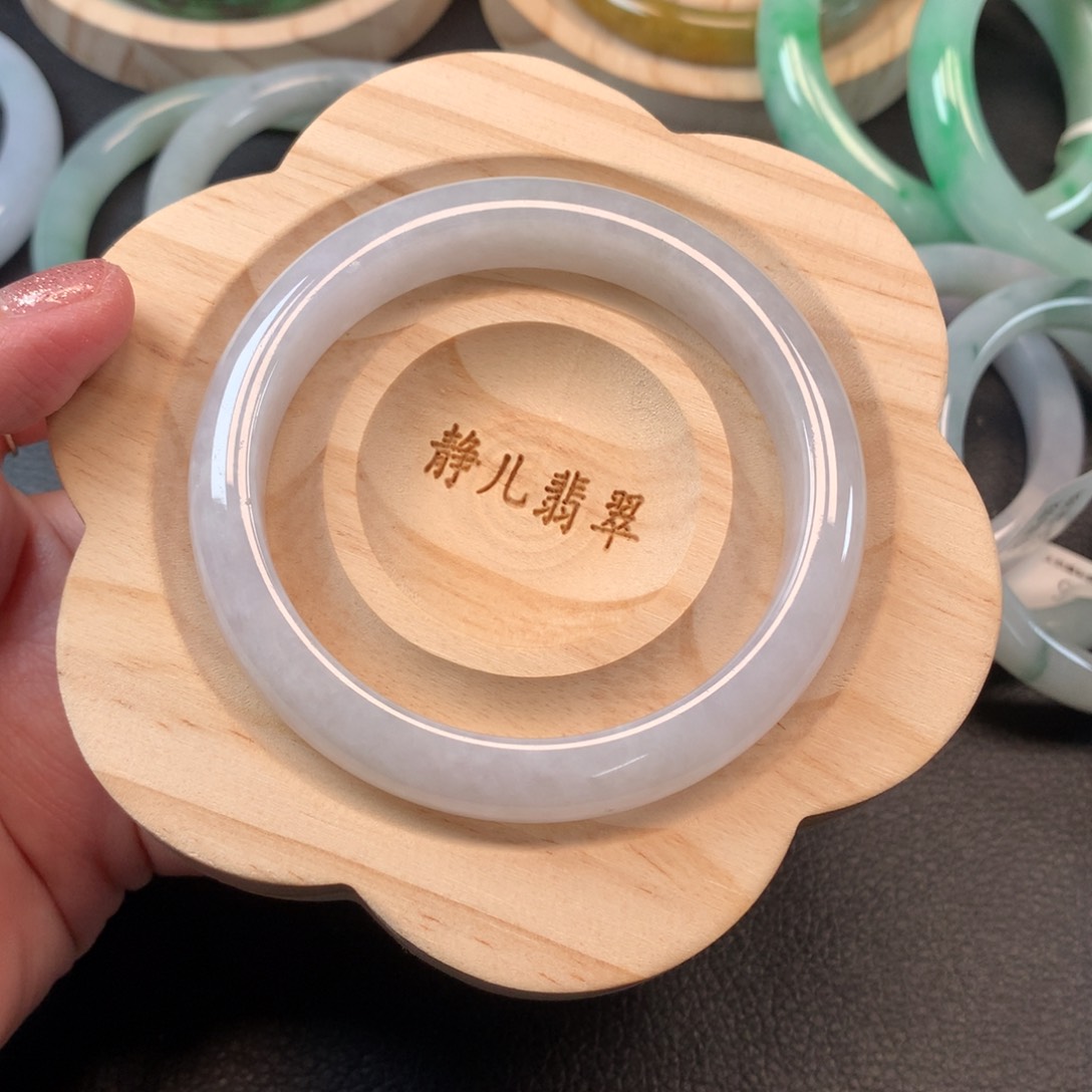 翡翠手镯未镶嵌57圈口