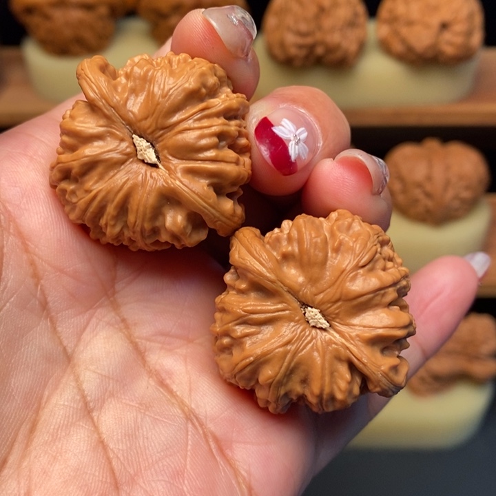 A***1文玩核桃吊坠35白狮子