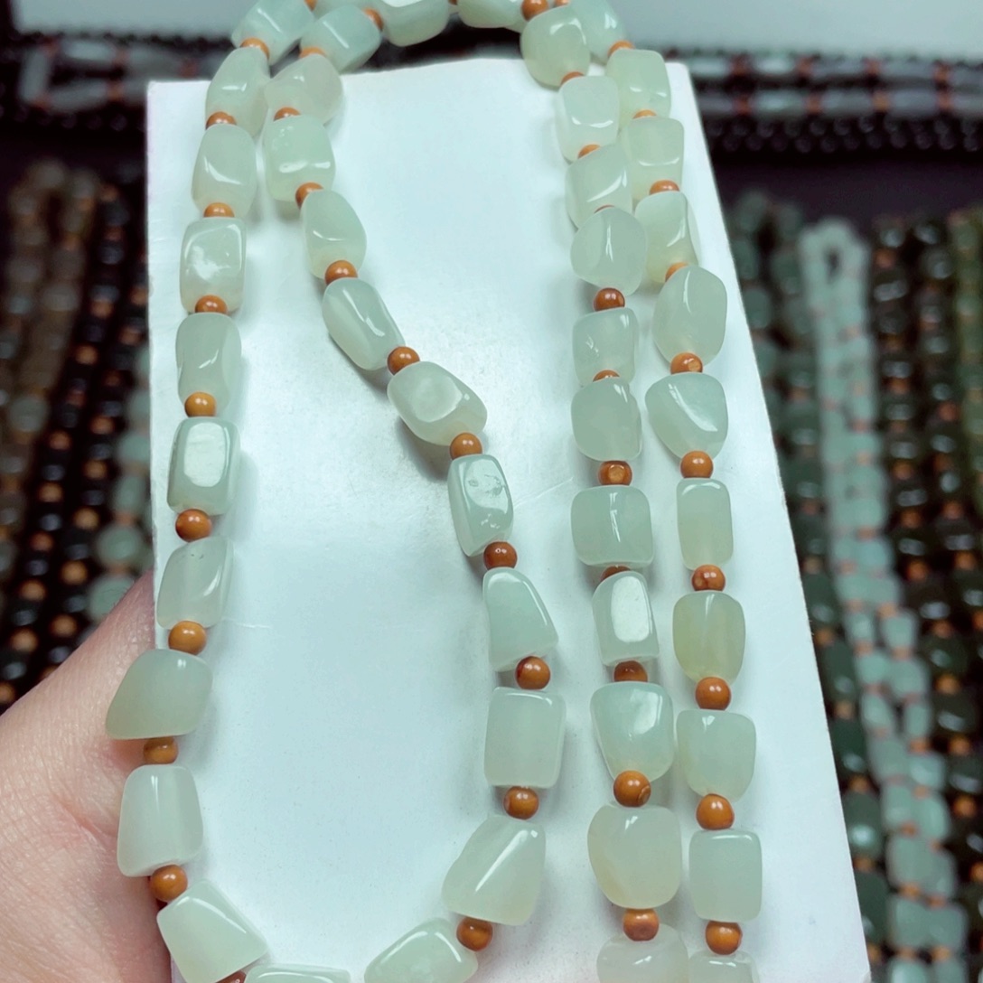 和田玉颈饰未镶嵌