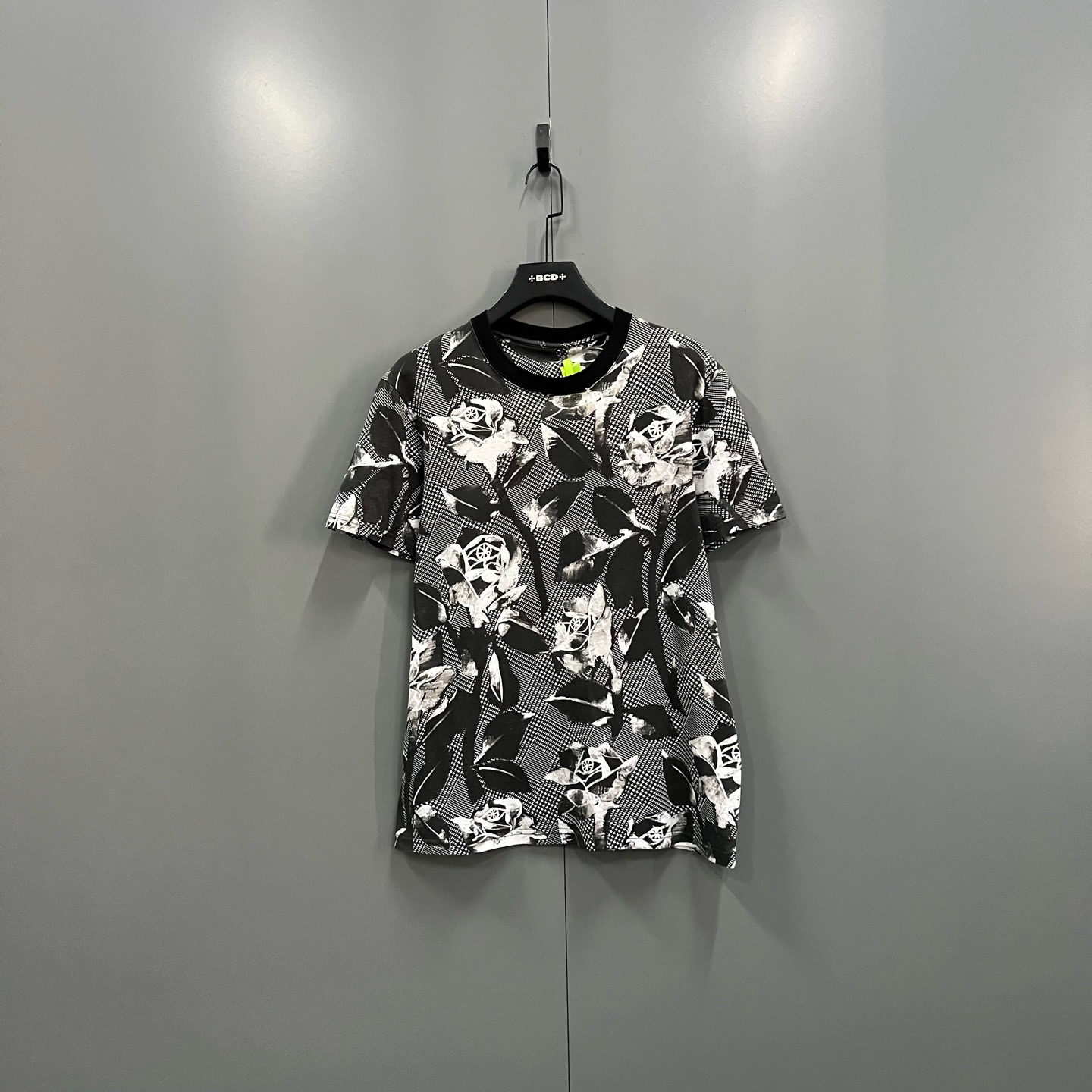 95新 DIOR/迪奥 (ll) 玫瑰图案印花短袖 L码/607206 无领标
