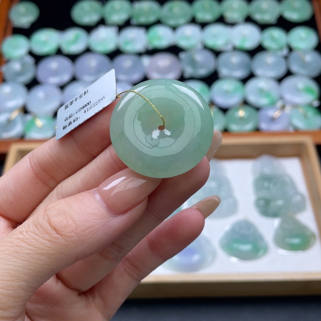 翡翠未镶嵌颈饰平安扣