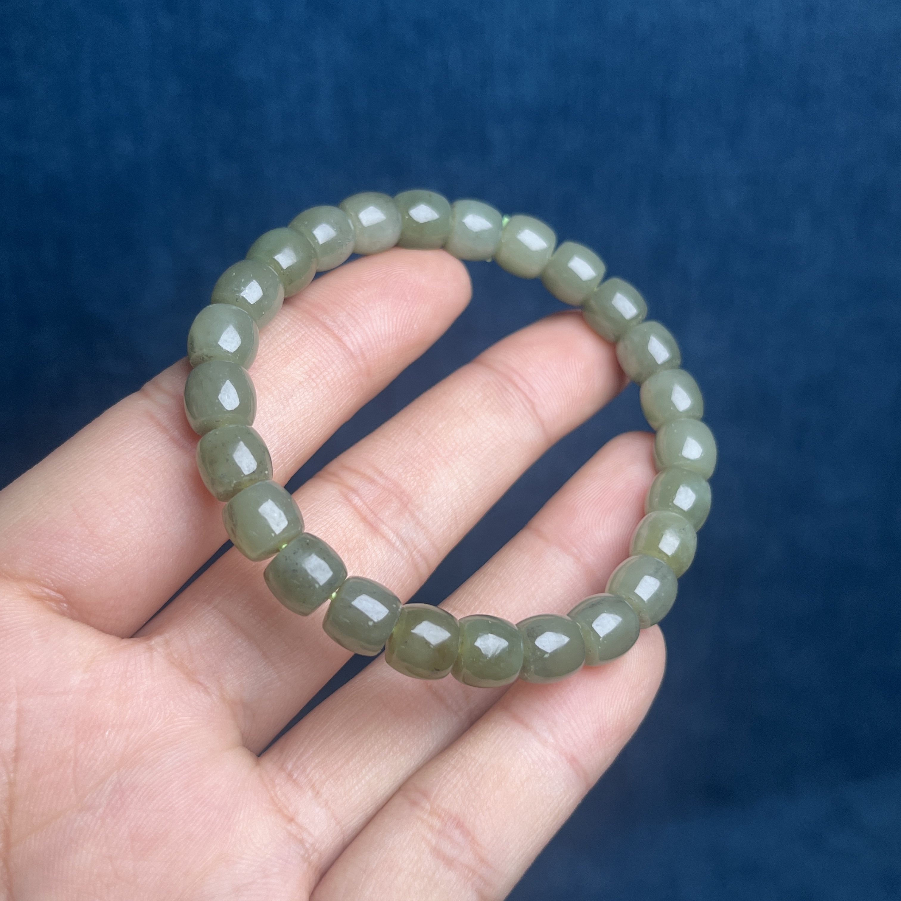 S0251青海料和田玉湖水直切放漏品手串8*7MM