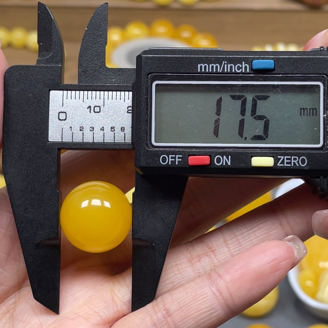 蜜蜡裸石未镶嵌不****知
