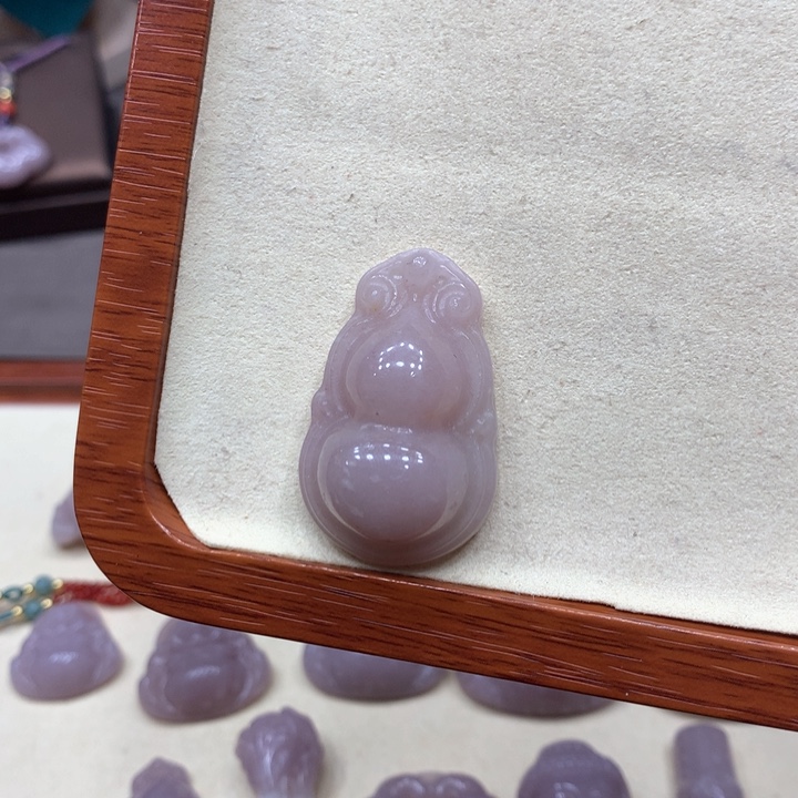 石英质玉颈饰合金